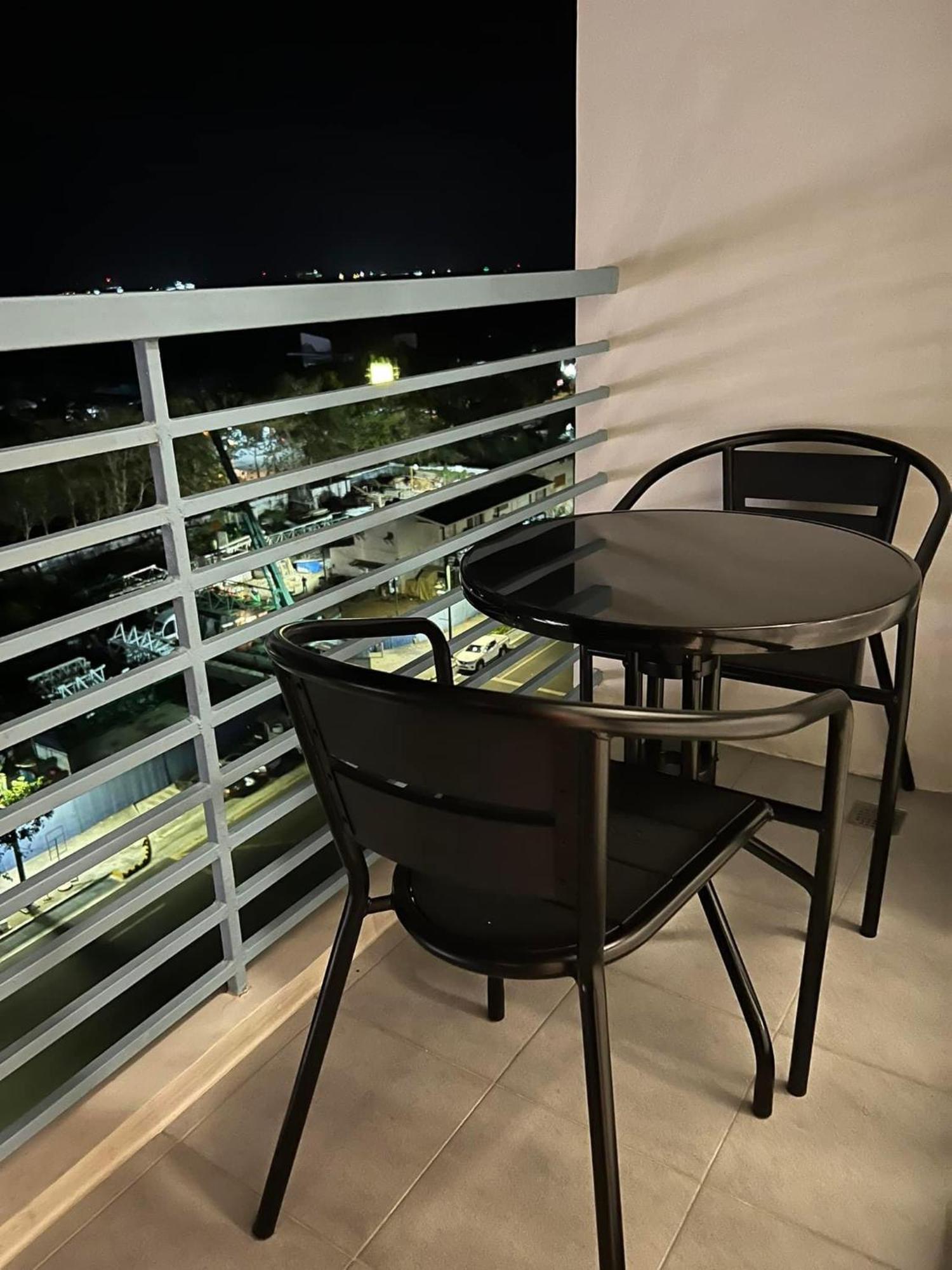 Deluxe Condo 2 Bedroom, 7Th Floor Room Bc In One Madison Tower 3, Megaworld Boulevard, Mandurriao Iloilo City, Philippines エクステリア 写真