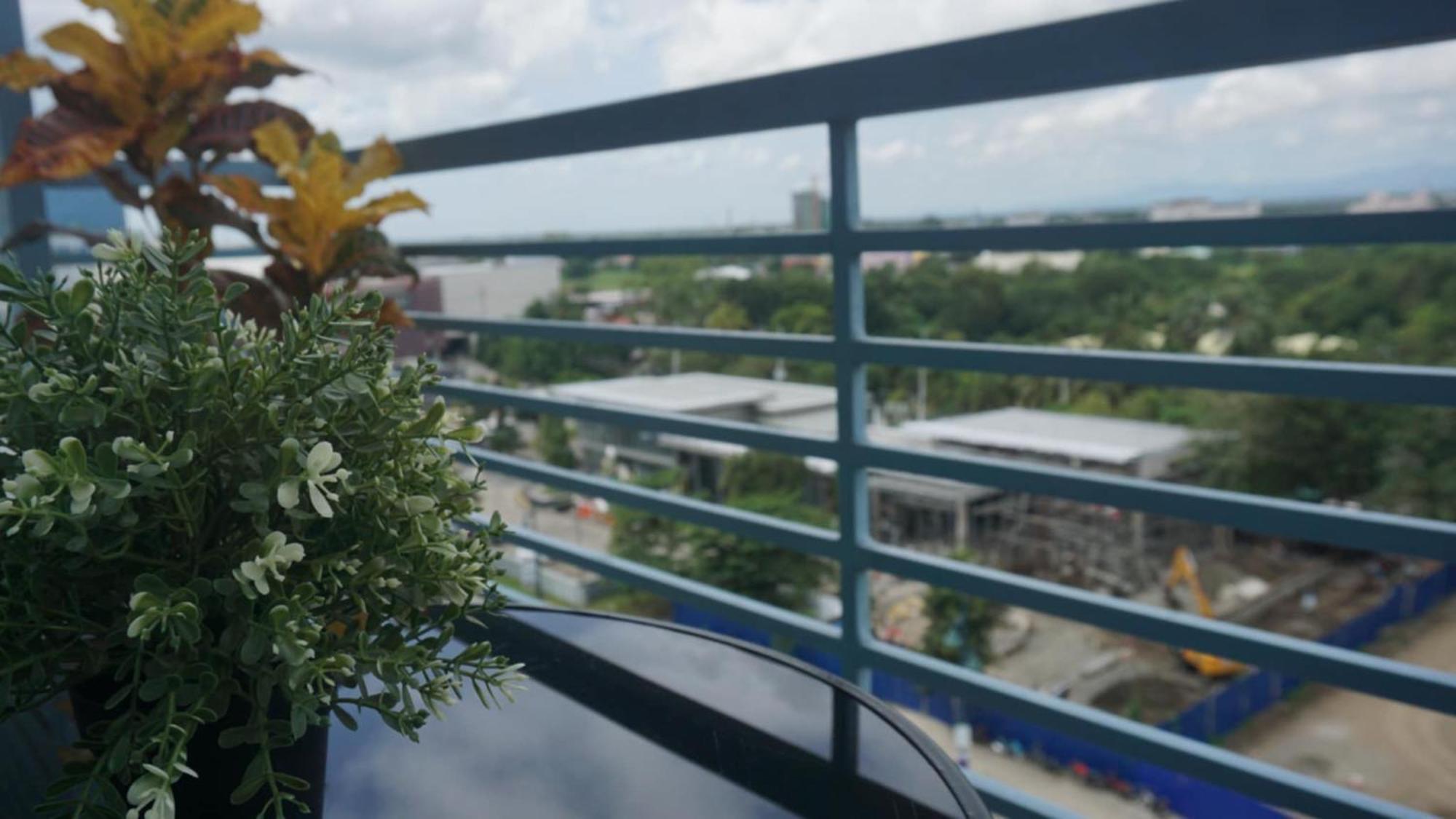 Deluxe Condo 2 Bedroom, 7Th Floor Room Bc In One Madison Tower 3, Megaworld Boulevard, Mandurriao Iloilo City, Philippines エクステリア 写真